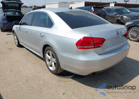 2014 Volkswagen Passat 1.8T Wolfsburg Edition z USA, uszkodzony, nr VIN 1VWAS7A35EC050329